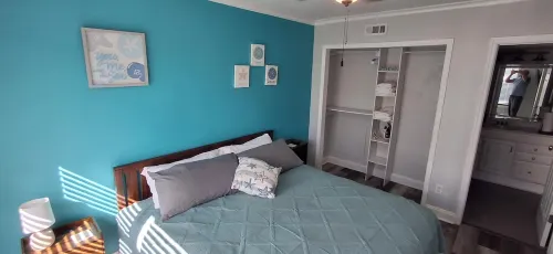 Top Floor Jacksonville Beach Condo,Walk to Beach,2 King Suites,Near Tpc Sawgrass