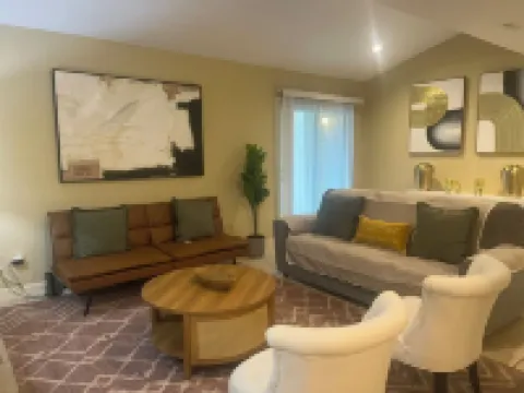 Stylish 4-bedroom, 3 Bath Townhome in Valdosta