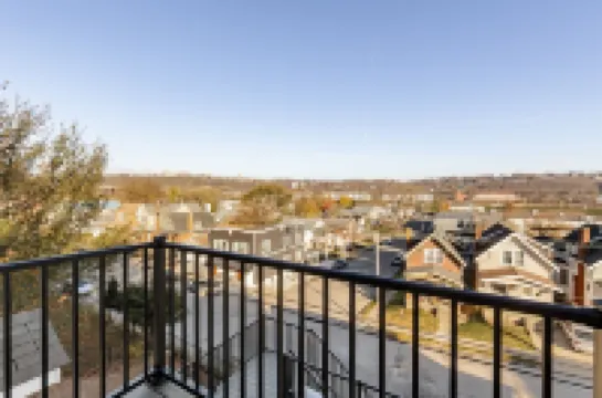 3 Story River facing deck-3 miles to Cincinnati