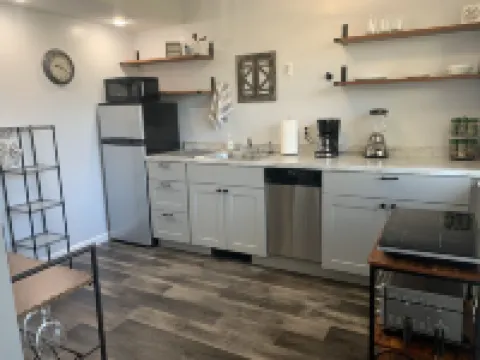 Hudson River View Suite-idyllic getaway with fireplace & private deck-75 min NYC