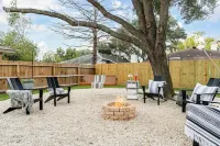 Modernly Renovated Family Home w/ Double Swing, 4TVs, Pets OK & Backyard Firepit