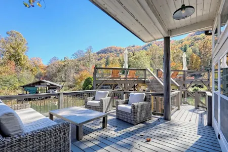 Lake Burton - Timpson Cove Luxury Cottage