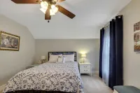 In-Town Home 5-10 Minute Walk to: Shopping/Food/Waterfront. See Our Reviews.