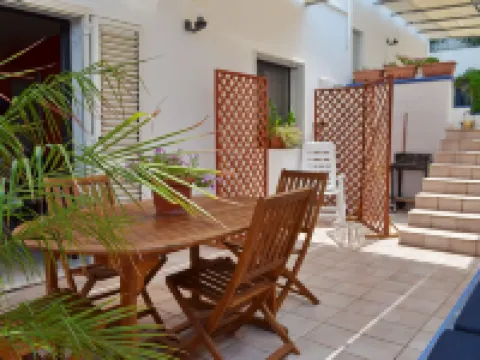 PINK BAY HOUSE 100 MT FROM THE SEA Hotels in Patu