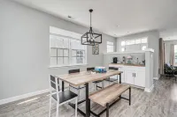 4 Bedroom Cottage - 5 Minutes from both beaches