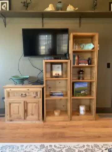 Lake Front Cottage with private sandy beach