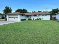 Nice 3 Bedroom, 1.5 bathroom Chickasaw House - Homestays