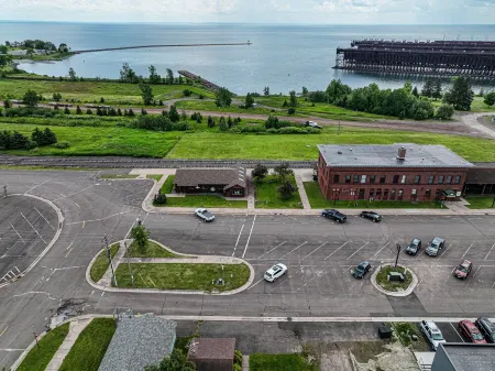 Agate Bay Cottage 2 Bed 2 Bath. Watch the ore boats in comfort.