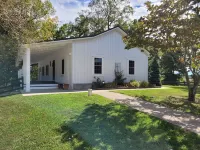 Charming Farmhouse Retreat with Hot Tub Hotels in Jackson County