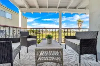 Gorgeous Beach Villa -- Ocean Views + Sleeps 12!