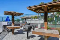 ☀️Renovated 𝐵𝐸𝐴𝐶𝐻𝐹𝑅𝑂𝑁𝑇 condo with RESORT STYLE AMENITIES☀️