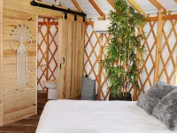 Luxury Yurt for Couples with Hot Tub on Deck Hotels in Glenwood