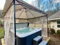 Golden Acres Ranch Hot Tub,Game Room, Creek & Mtn View. 8m from DT Highlands