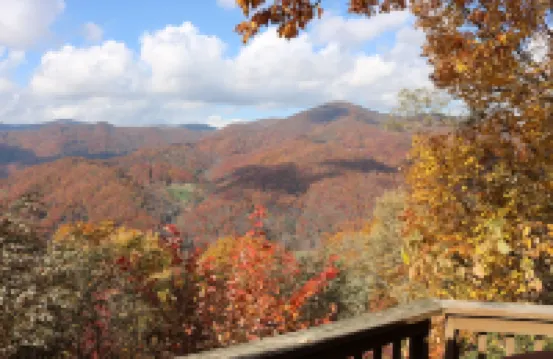 STUNNING VIEWS YEAR ROUND! Log Cabin, Hot Tub, Fireplace, Fire Pit, Private