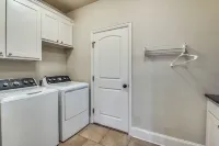 NEW! Charming Retreat Near Dickie's Arena – Cozy & Stylish Fort Worth Getaway