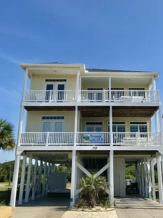 Beautiful!-Heated Saltwater Pool!-Ocean Views!-2nd Row 5Br/4+2 Half BA-Elevator!