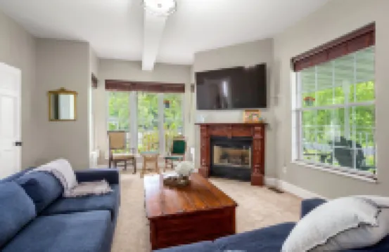 Big Blue on QQ - 5 Br House Near the Chain of Lakes