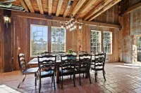 Unique Stay! Pool/ Hot Tub/ Game Room/ Bar/ Views