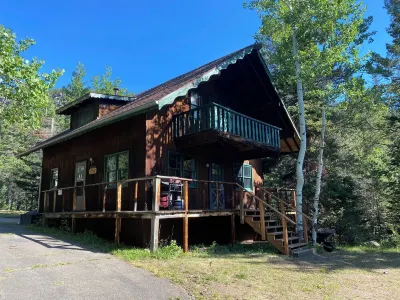 Two story cabin located in Peaceful Valley, close to national parks. 푸르마일 캐년 주변 호텔