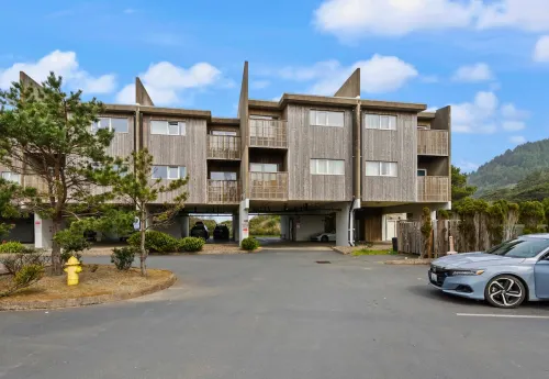 Amazing Oceanfront Views! Steps to the Sand! Rockaway 2Br Condo Nedonna Beach!