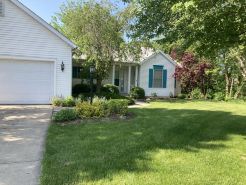 Cozy home ensconced in nature, close to Notre Dame and the best of the area.