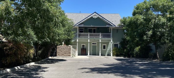 🍾UPSTAIRS ON VINE - 2 blocks from the center of town!!🍷 Hotels in El Paso de Robles