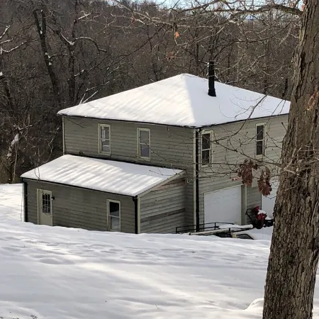 Pete's Place: Forest retreat near wineries, Blue Ridge School, and Shenandoah NP