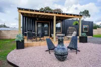 Contained In Gruene! Hot Tub/Outdoor Shower