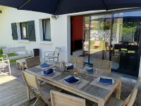 Beautiful fully renovated villa, cycle track 50 m'away, beach 2 mins away, 4 bedrooms. Hotel a Andernos-les-Bains