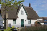 Thatched-Roof House Margarita (3 Bedrooms; 2 Bathrooms) in Zierow Near Wismar