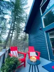 Stunning 3 bed Skykomish Riverfront Cabin with breathtaking views