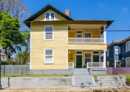 Beale Hill Modern Macon Charm Отели в г. Мейкон