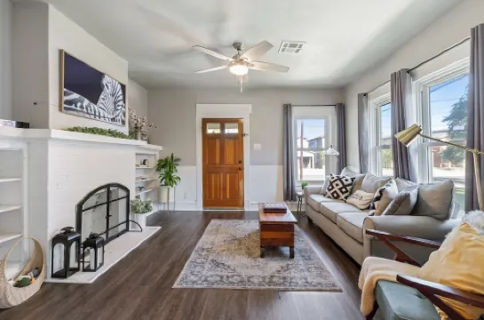 Downtown Gem near Silos, Baylor, Cameron Park...