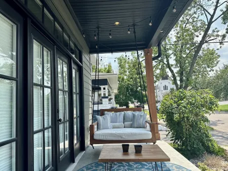 New Modern Construction Home Near Everything!