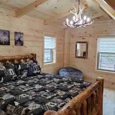 Cozy cabin with hot tub and fire pit in the heart of hocking hills Rooms