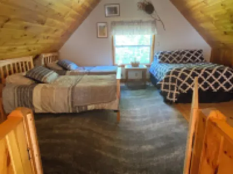 Beautiful lakefront camp with sunset view over big moose mountain 格林維爾酒店