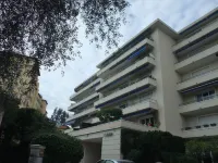 Studio sea view, wifi, spacious + balcony, near beach and shops