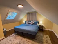 Cozy Pet Friendly Home w/ Private Yard & King Bed - Near Wauwatosa Hotels near Foot Locker