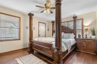Sleeps 10, Igloo Guest House, 5 Kayaks, + More!