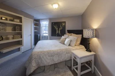 Manitou Loft Apartment 3A. 2 Bedroom, 1 bath, sleeps 5