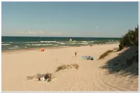 Vacation home Anna - left side Hotels in Dranske