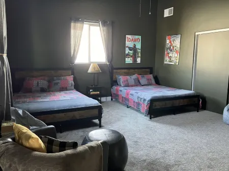 Valley View Mountain Getaway! Four Seasons of Fun!