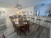 Close to Beach, Heated Pool, Hot Tub, and Shuffleboard. Sleeps 22!