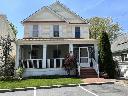 Spacious, comfortable & well appointed. Close to Rehoboth & Dewey beaches.