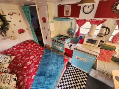 Alice in Wonderland themed, Vintage 1967 Oasis Camper/Glamper! Hotels near Seattle Premium Outlets