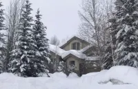 Beautiful Sun Valley - Elkhorn Townhome. 3 Bedroom, 3.5 Baths, Private Hot Tub.