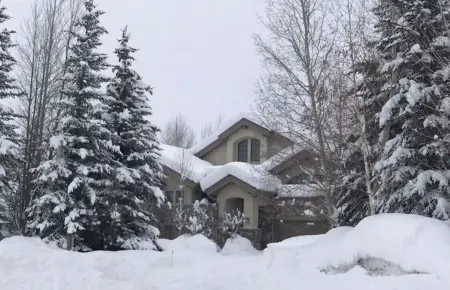 Beautiful Sun Valley - Elkhorn Townhome. 3 Bedroom, 3.5 Baths, Private Hot Tub.