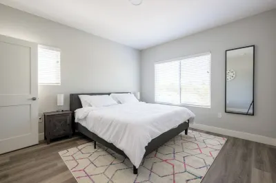 2BR, 2bth King-sized haven!