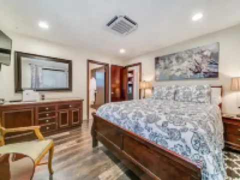 Under the Oaks, a charming, romantic retreat with hot tub and sauna Hoteles en Universal City