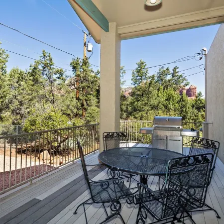 Luxury West Sedona Home - close to hiking trails with a view of Coffee Pot